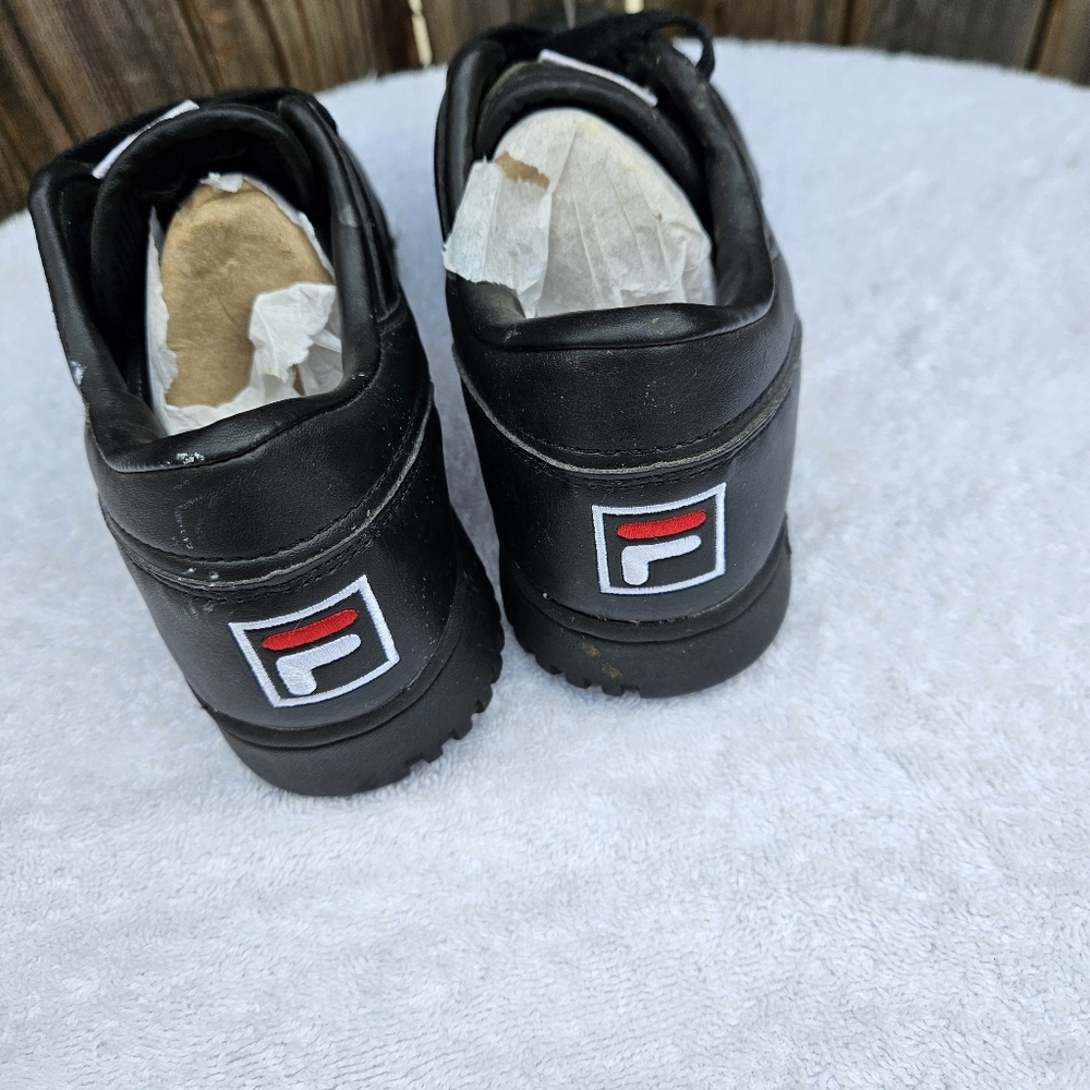 Fila Big Kids  Black and Red Sneakers  Size 5 - Picture 14 of 16